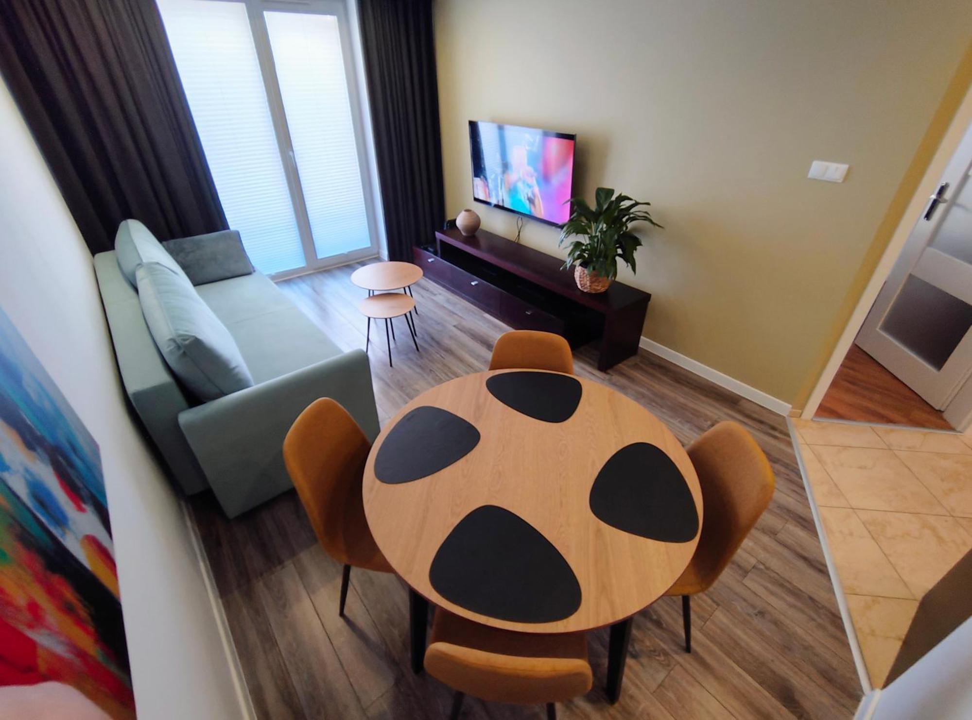 Giraffe Apartment