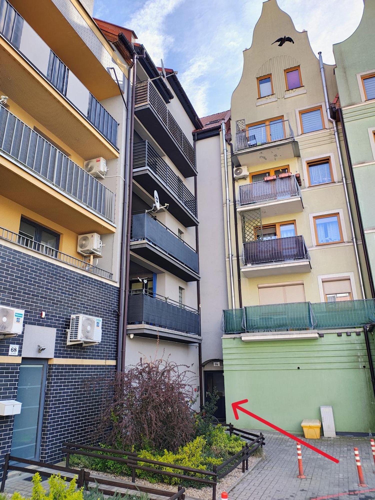 Giraffe Apartment *